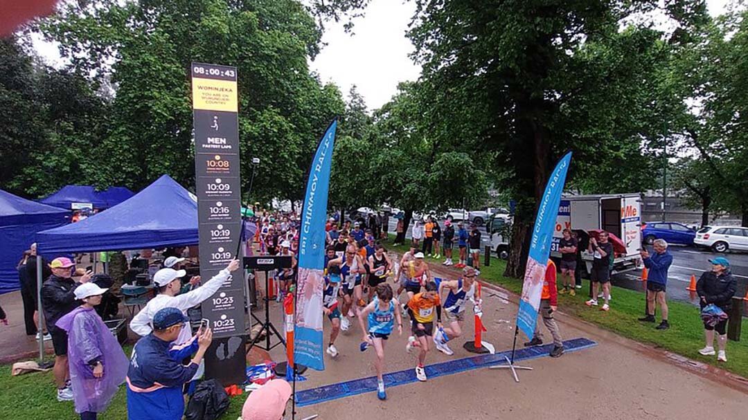 Start of the Melbourne Tan Team Relays race with runners taking off